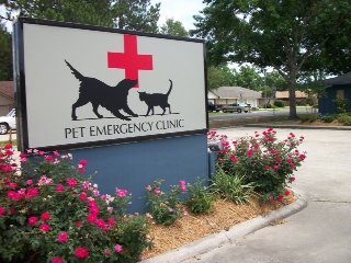 We provide urgent and critical veterinary care to pet owners in the SW LA and SE TX areas open all nights, weekends (12 noon Saturday until 7am Monday)