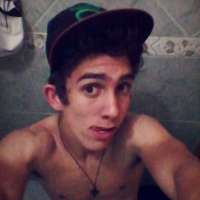 Amo Taekwondo e futebol :3