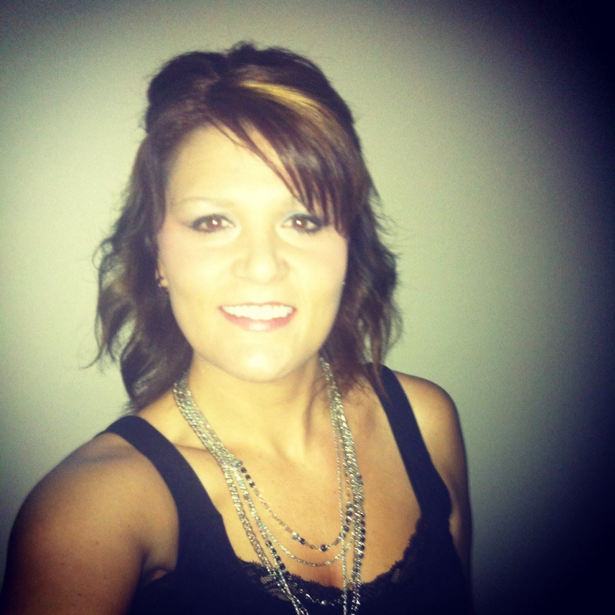 hockey lovin mom of 4 :)