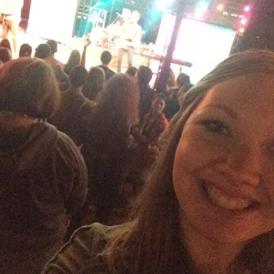 I play guitar, obsessed with Ellen, and love John Mayer. 17 years young