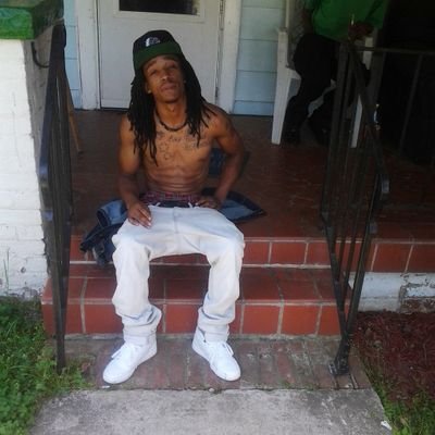 BBA93 #firelineornoline 
#talknixetous A young nigga just gettin money u xant do shit but hate me or love me  #$hottaRa5ta