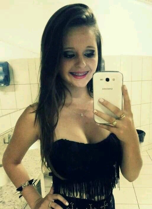 Eu tô de pé, eu tô aqui, eu tenho fé eu sei que o que é meu já tá escrito e ninguém pode apagar.