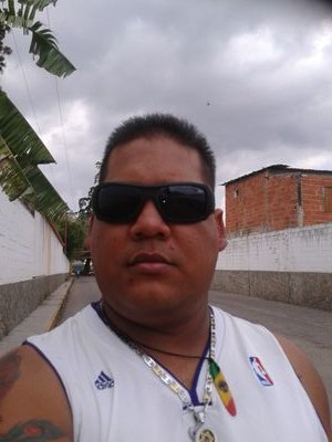 soy hombre quiero chicasss sigo a la que me sigaaa no veo figura como vengan soy de maracay espero me escriban para trios maracay venezuela