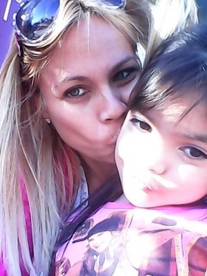 Gracias a Dios tengo todo lo q kiero, en especial a mi hija y soy inmensamnt feliiiiz...