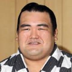 元社畜。日本人の勤労精神は世界一ですが、それを利用する超利己主義な人間はたくさんおり、日本人は鬱病蔓延の社畜国家になってしまった。日本と母国に会社を持つ前雇用主は、母国人より悪い労働条件で日本人を働かせている。曰く、日本人は文句言わないw
