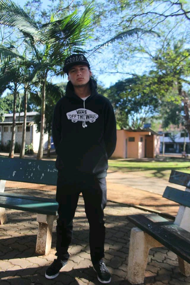 antes de me julgar,olhe pra si mesmo!