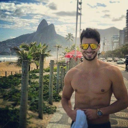 E que você descubra 
Que rir é bom 
Mas que rir de tudo 
É desespero ... #TeAmo #MinhaMorena #Gleyce