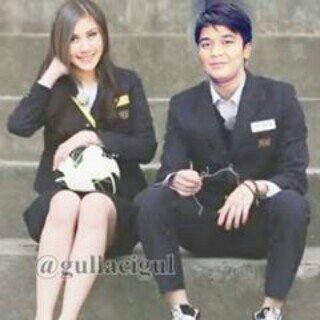 Belajar dengan giat demi meraih cita cita, i ♥ family and Selalu support yang terbaik buat @bangbily dan tteh @RealsyahnazS  we love you..♡♡♡