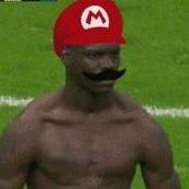 Sou o galã do futebol mundial. Prazer... Mario Balotelli