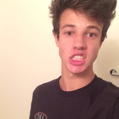 follow @camsplayground she'll follow backk