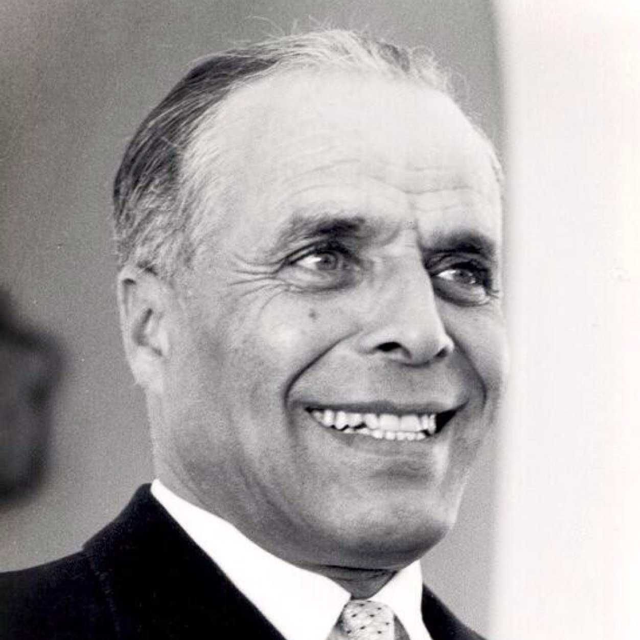 DULL_8's profile picture. - أعشق التصوف والجمال وأبحث عن الحكمة