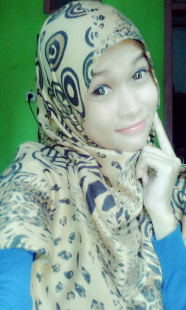 aku mencintai keluarga kecilku :* karna mereka adalah bahagiaku♥:) || Love you more my julian (`˘з(˘⌣˘)