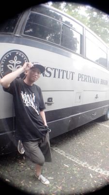 Diciptakan oleh Allah SWT, kolaborasi Ibu dan Bapak, dilahirkan Ibu tercinta, Bapak saya yg perkasa, anak bungsu, calon suami kamu. MOSLEM
ig : iqbalbestarian