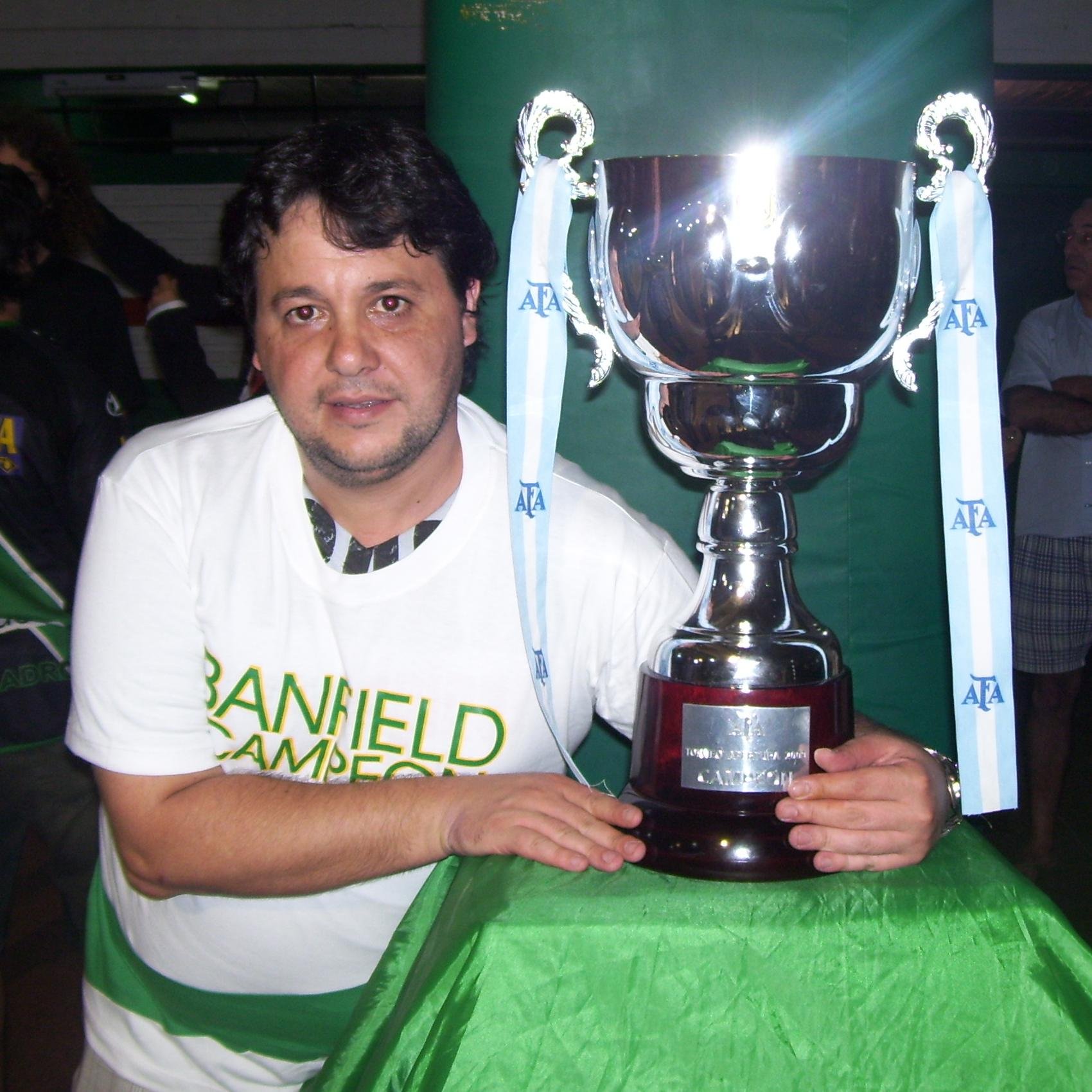 Nací, Vivo y Moriré en Banfield. Hincha  del Taladro,  No Docente de  la Fac.Cs Sociales - UBA.
Anti K
Contador Publico recibido en el año 2004 en la UNLZ.
