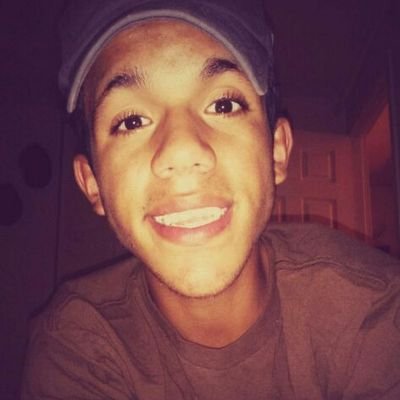 im 16 i enjoy shopping writing music lyrics im a dream chaser im in a relationship im from holyoke ma basketball is my life