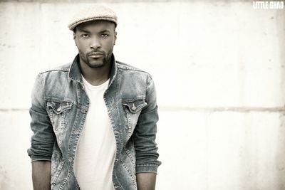 Artiste... danseur... Tap Dancer... Chanteur... Aime la vie et les gens intéressants...