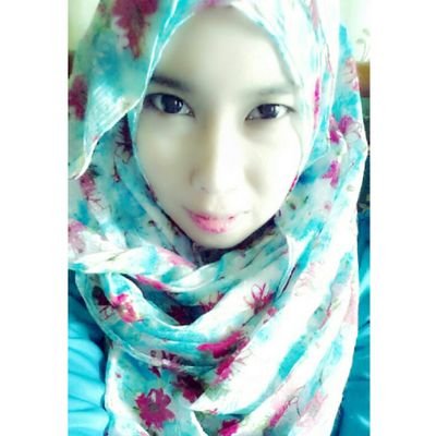 riemzz's profile picture. mengorbankan sesuatu yang ada sekarang untuk masa depan yang lebih baik :') //// ^^