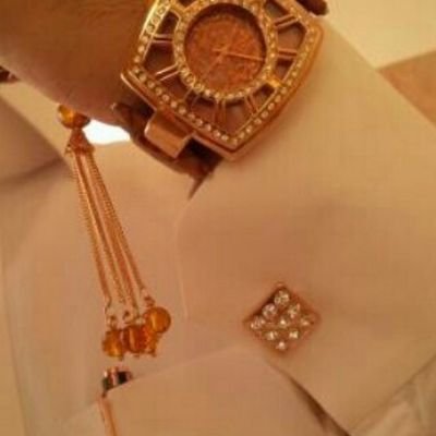 ‏رآقِصيني وَ سأُسمِعُكِ أجملَ الكلماتِ .. مِنَ أُحِبُكِ حتىٰ أواخرَ كُلَّ كلامِ قيلَ أو سَيُقال