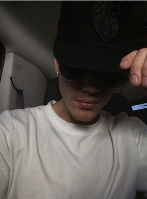 dear justin, I saw your hairflip, light hair, dark hair & I promise I will be there to see your white hair. follow my main - @httpsunixorn