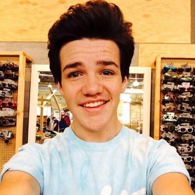 In my eyes you are my everything.But in your eyes i am just your another fan