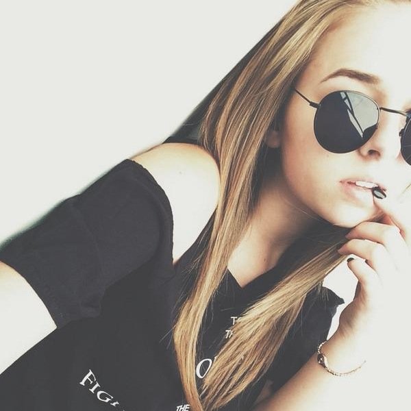 Im jennxpenn's biggest fan ever! i love her to bits JENN FOLLOWED 02/03/14  1/5 of the Fab Five  @jennxpenn