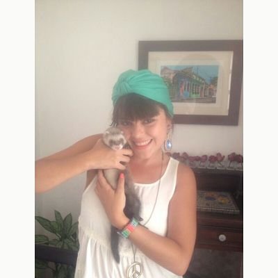 Abogada egresada de la UCAB. Caminante de la vida, Casada con las sonrisas, Amante eterna de mi familia y amigos, Bailo por convicción,Fan Nº1 de MI VENEZUELA