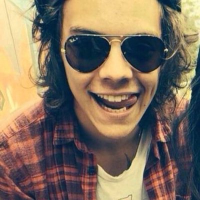 hey there beautiful I gave u a free follow and it would mean a lot if u could follow @smokeszarry in return (ask for a fb if u like) ilysm
