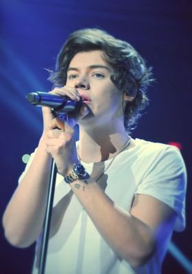 Directioner, amo Narry Storan, toco instrumentos e só :)