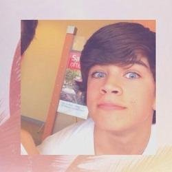 if hayes can pull off his shirt, well, i can pull off his boxers