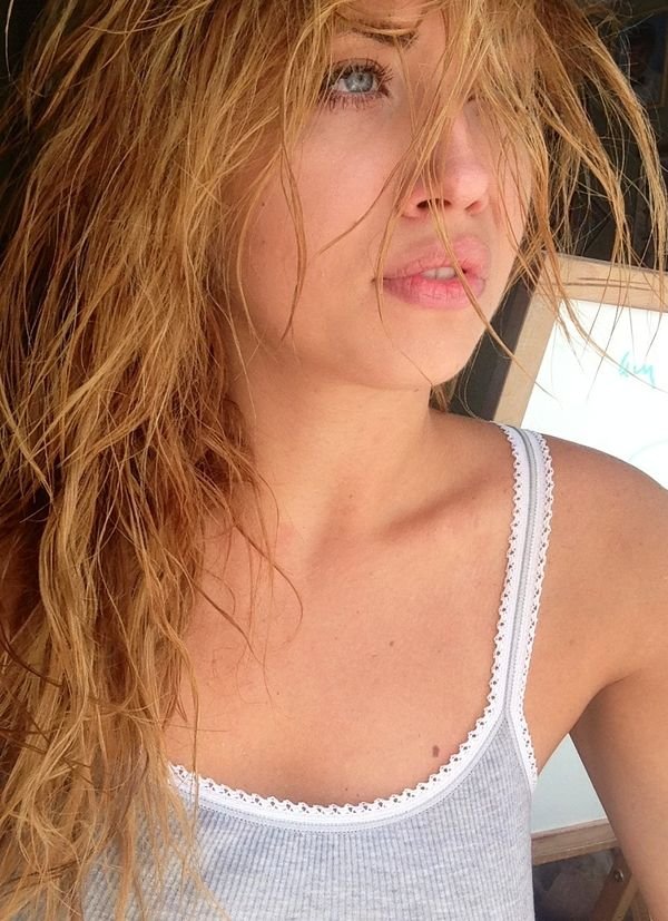 valloniaa's profile picture. 