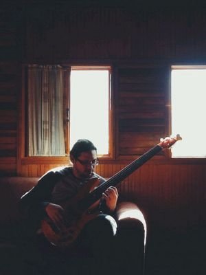 Músico, Bajista,Arreglista, Compositor, integrante del grupo “el quinteto menos 1”