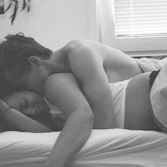 Freya_us's profile picture. Je n'ignore pas les leçons du passé ni les promesses du futur, mais je savoure le présent. C'est là que tout se passe. (Hervé Desbois)