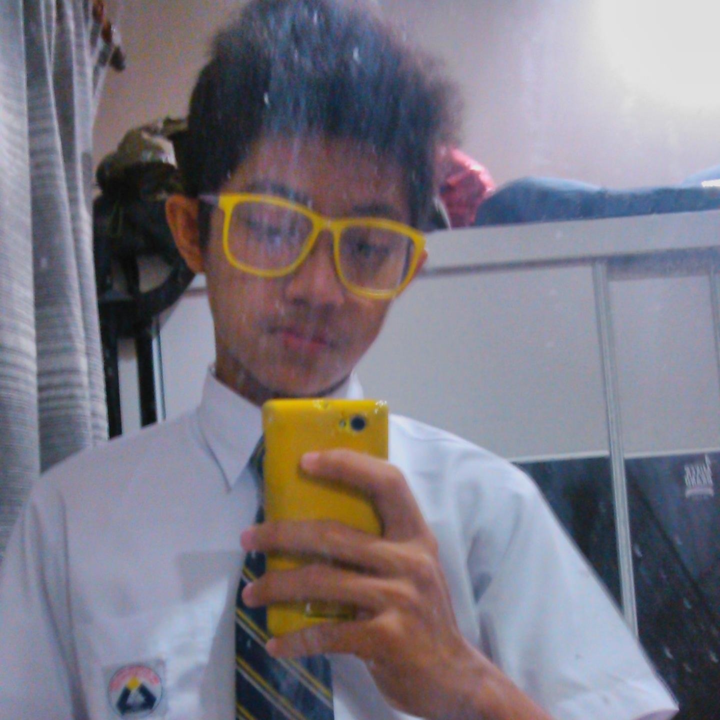 farhimie...15 tahun
smk jelapang jaya..kaki tweet