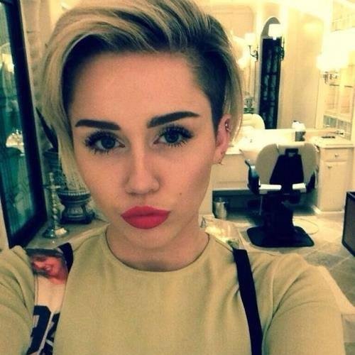 @MileyCyrus is my EVERYTHING! ♥ In love with Twilight Saga! ♡ Followed by @rockmafiaarmy ! :) ♫