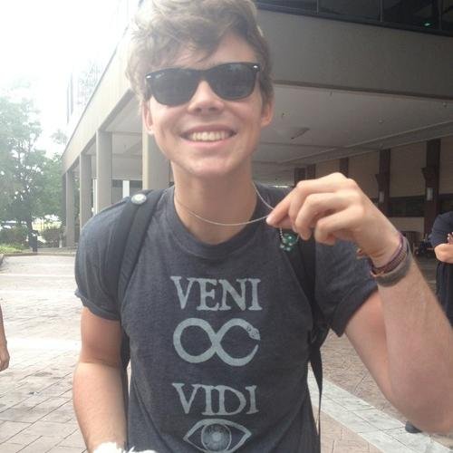 Hiii honey, this is a free follow so don't follow me  but follow @TomlinSurf__ thks i love u xx