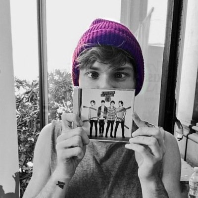 5 Seconds of Summer. Need I say more?? ⚡️0/EVERYTHING⚡️