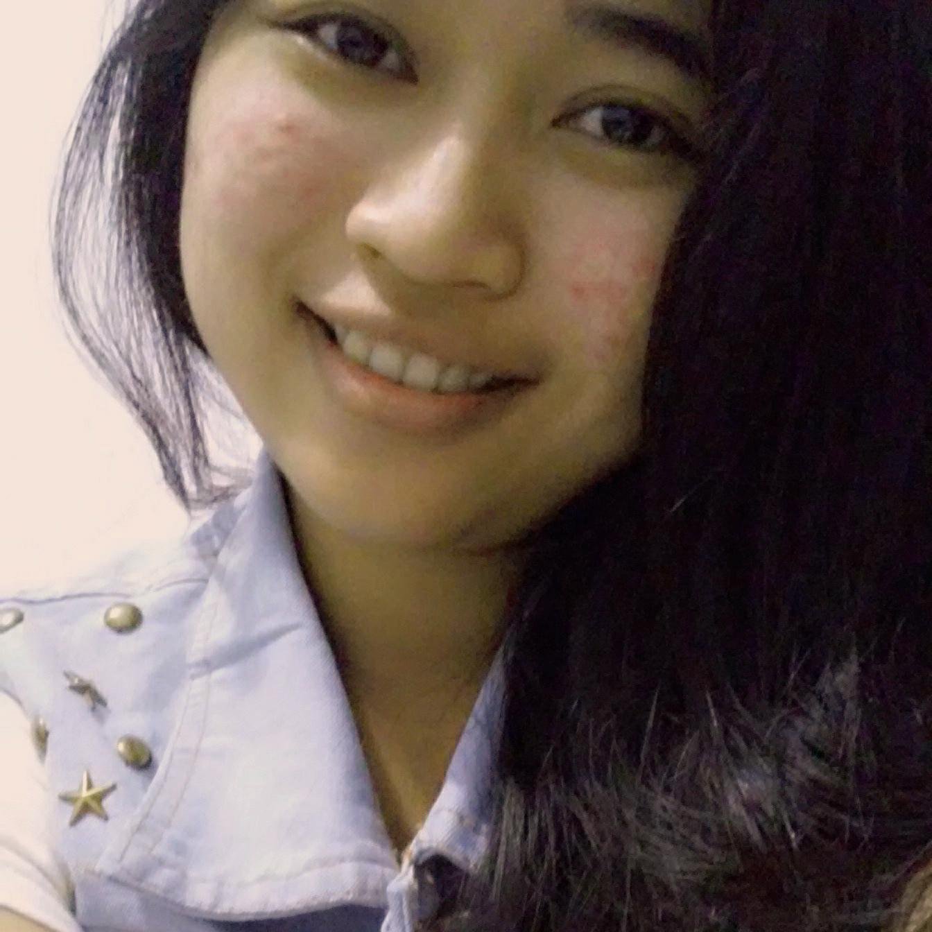 Aisyah Oktafia | 25 Oktober 95 | Glasses