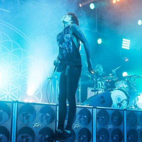 RevoltsSuicide's profile picture. Bendito seja aquele que não tem ídolos.
Invoque honra santa, santifique o paciente. @Amendo_Revolts