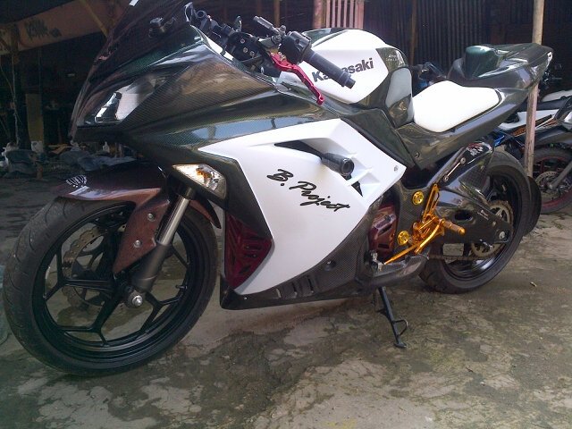 Pemilik  B project. Produsen acc moge&mobil all carbon&kevlar 082122300143