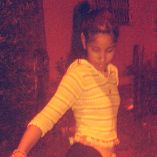 Aww 100% Divertida nOo me gustan los desafines!!*-*
           ★ --NOo me yenOo deh envidia--★
Por k tengOo todOo lok QuierOo .. ★░░▒▓ ▓▒░░ ░