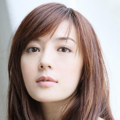 世界中のかわいい美女をご紹介します。タイプだと思ったらRTよろしくね♪