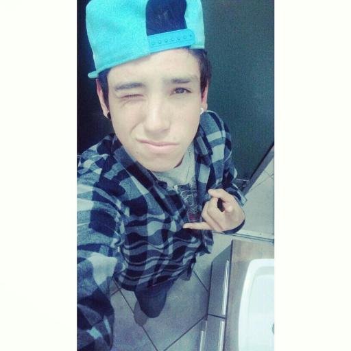 Não vou desperdiçar a chance de ter encontrado vc,  pois quando vc me abraça o mundo gira devagar, e espero viver sempre ao teu lado meu amor ♥ ♥ / @Moh_souza_