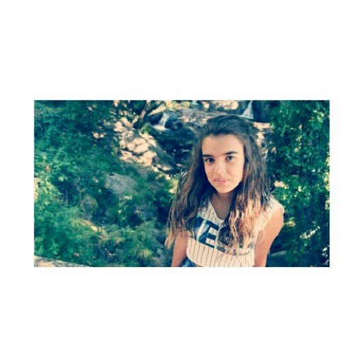 Sonrriendo desde 2001 .Muejer,Quedate con quien te haga sonrojar como niña.Soñar como princesa .Y sonreir como una tonta:)