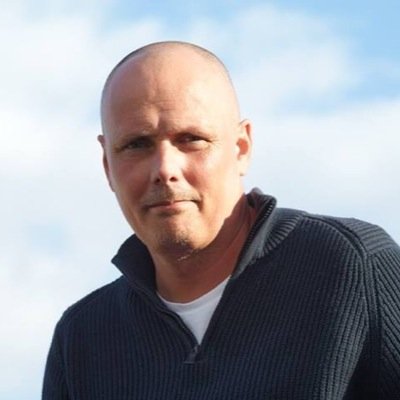 Jobbat med Psykiatri o LARO i 25 år. Egen företagare.
Psykoterapeut m. KBT-grund, ACT, DBT o PE (trauma).
Twitt priv. MFF i fotboll o
Ystad IF i Hamboll