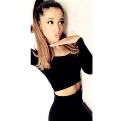 ArianaKissesUs Profile Picture