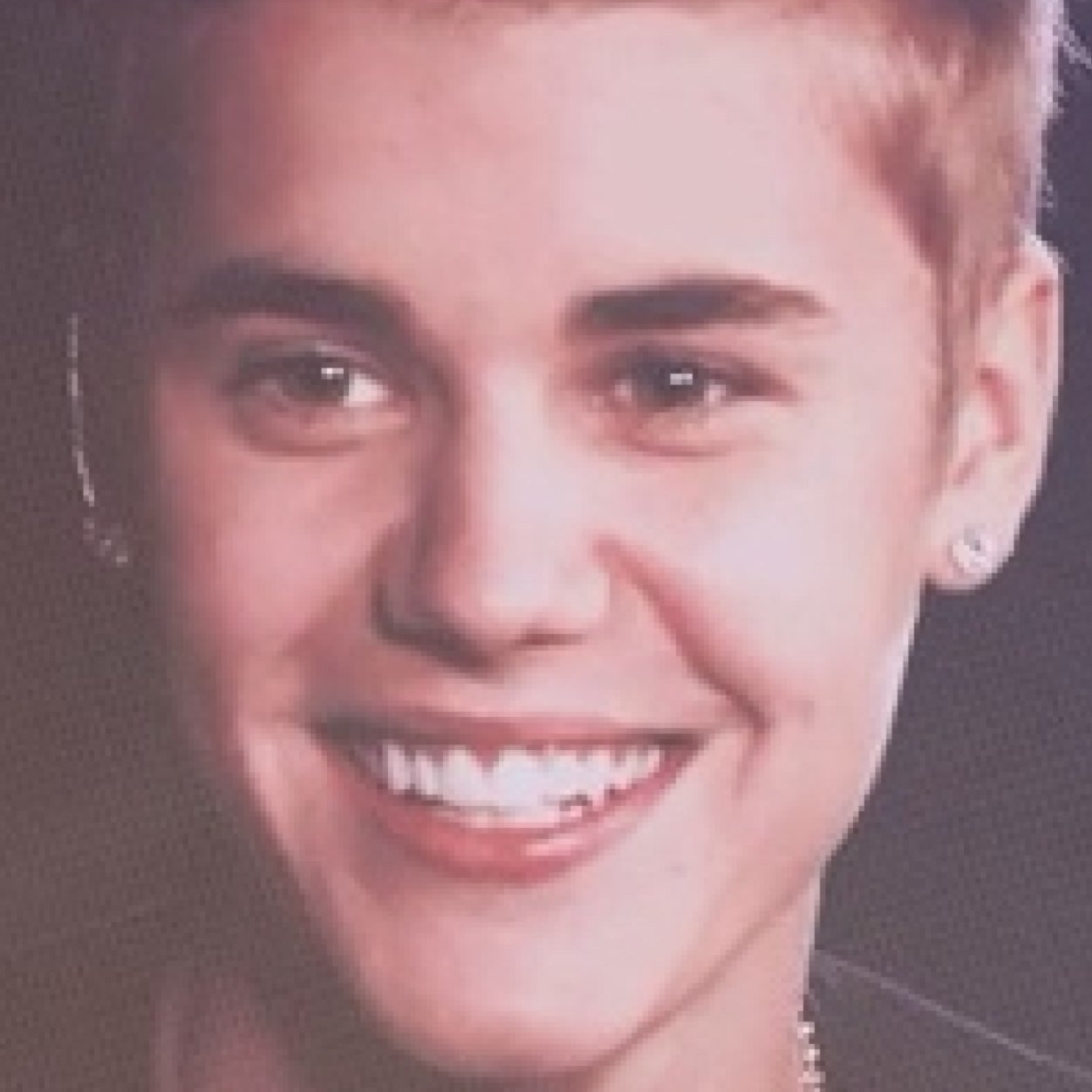 Orgulho De Ser uma Belieber e Amar o @JustinBieber. Directioner Verified || Dona: @KahBiieber || Seguida Pela @IslandRecords :3