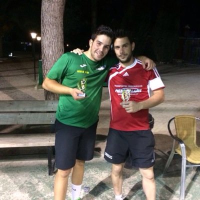 Jugador y monitor de padel!disfrutar del deporte es lo primero.