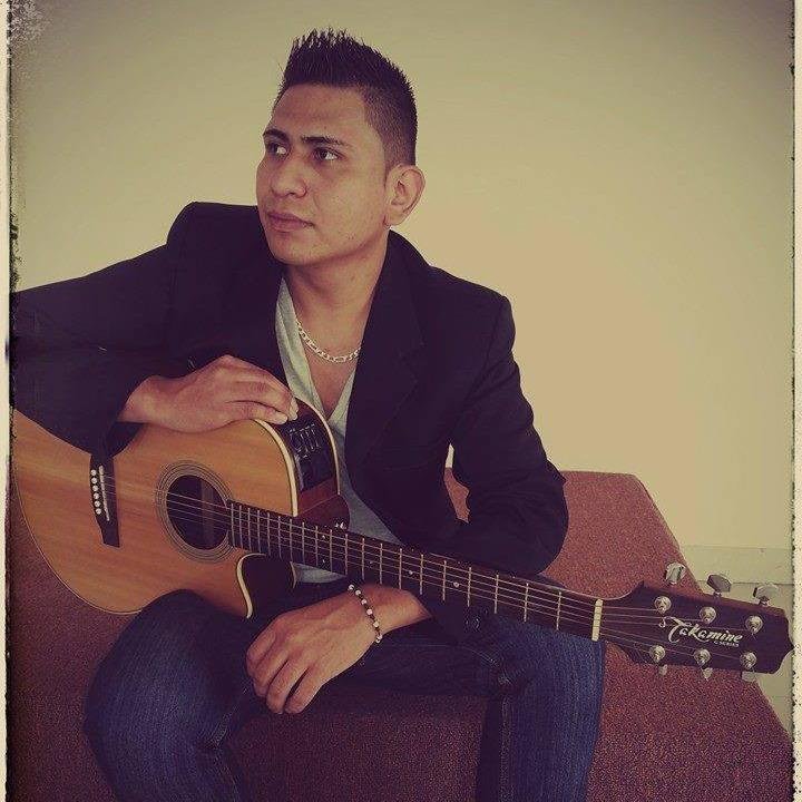 SOY MÚSICO PROFECIONAL COMPONGO MIS PROPIAS CANCIONES AQUÍ LOS ENLACES