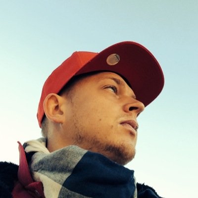 gthe_i's profile picture. enjoying life outside.