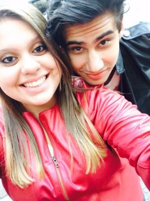procura um médico, você tem parkinson hahahaha ♥